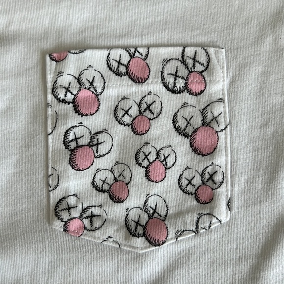 Uniqlo x Kaws tee - Picture 2 of 2